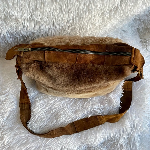Areitio brown and tan shearling square shoulder bag with suede patchwork straps - Picture 4 of 11